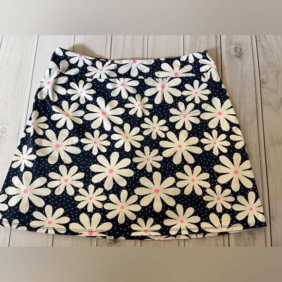 Women’s Lulu-B blue white daisy pull on skirt (skort)with built in shorts.Medium - Picture 4 of 14